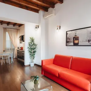 https://charming-milan-apartments-brera-madonnina.italymilanhotels.net